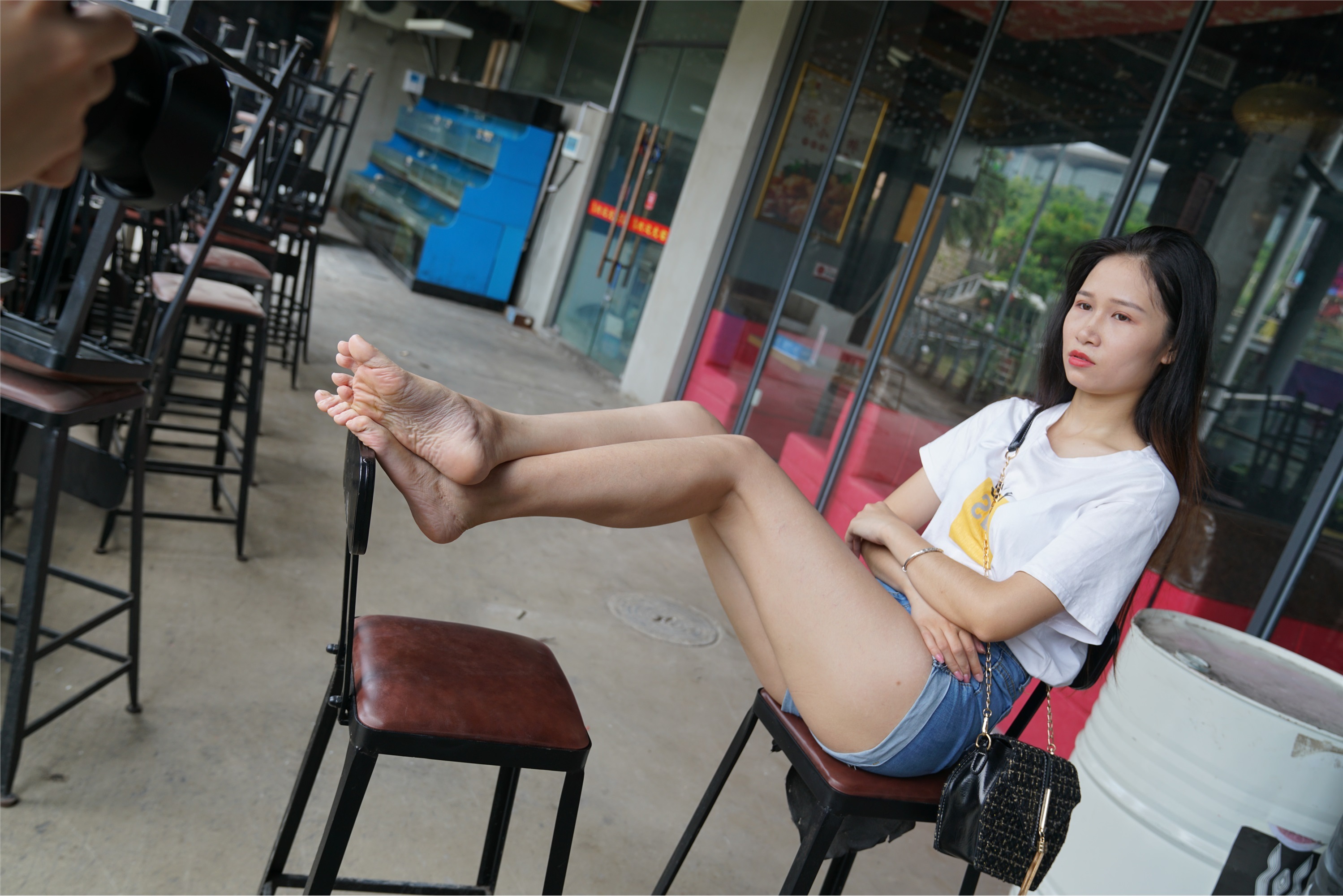 Have you ever seen the beautiful feet of MussGirl NO.084, a sales girl from Greenland? Panpan